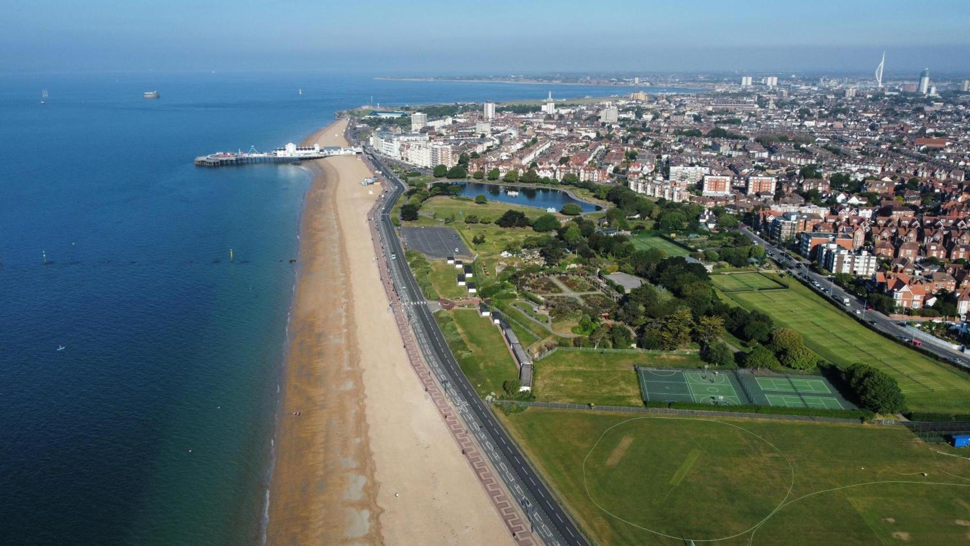 Appartamento Seaside Retreat: Luxury 1-Bed, Free Parking Portsmouth Esterno foto