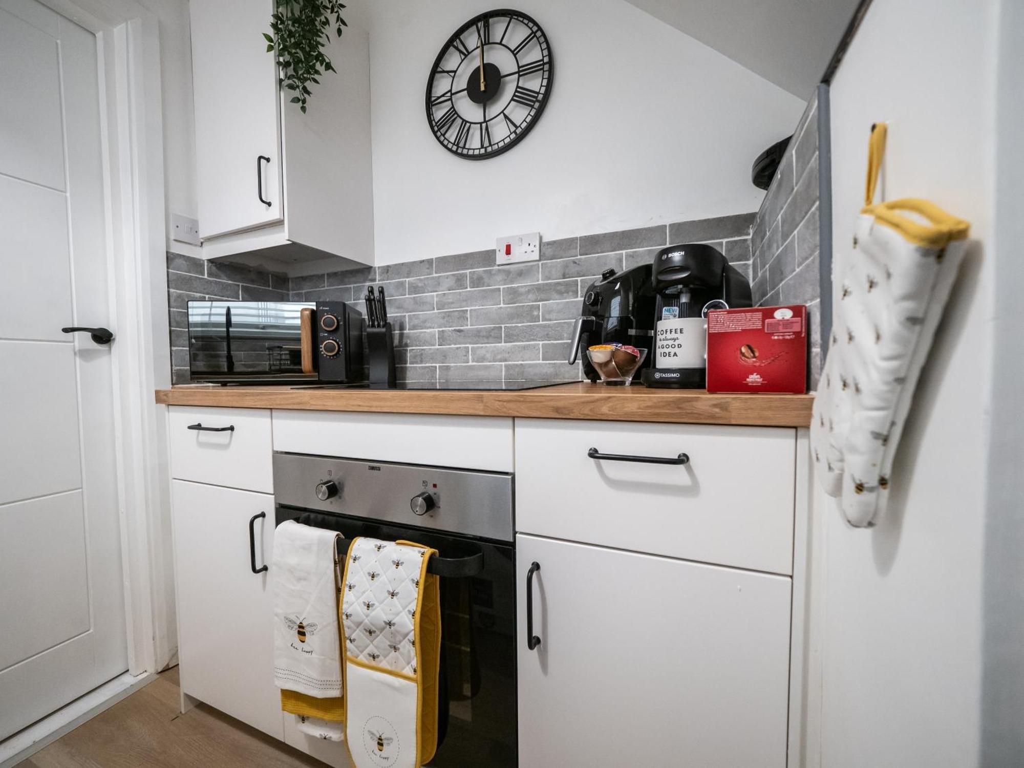 Appartamento Seaside Retreat: Luxury 1-Bed, Free Parking Portsmouth Esterno foto